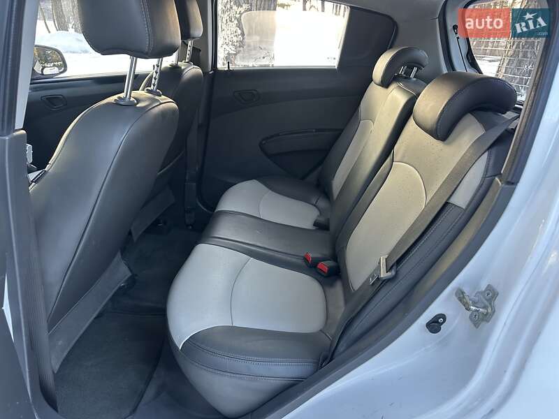 Хэтчбек Chevrolet Spark 2012 в Нетешине