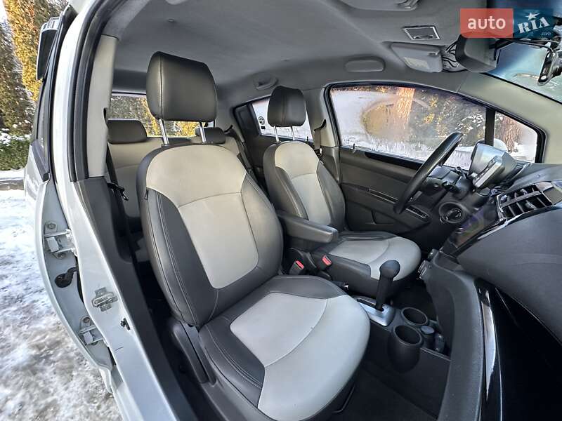 Хэтчбек Chevrolet Spark 2012 в Нетешине