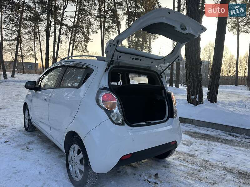 Хэтчбек Chevrolet Spark 2012 в Нетешине