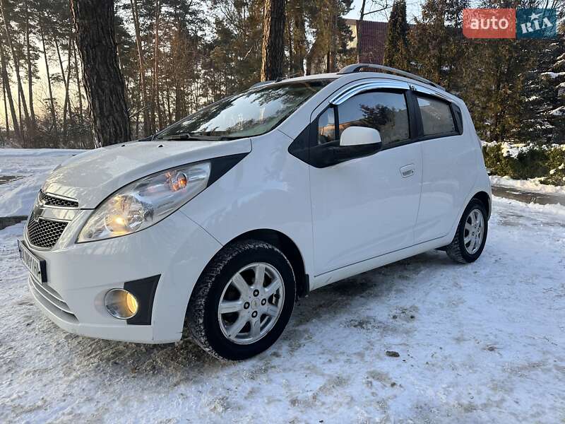 Хэтчбек Chevrolet Spark 2012 в Нетешине