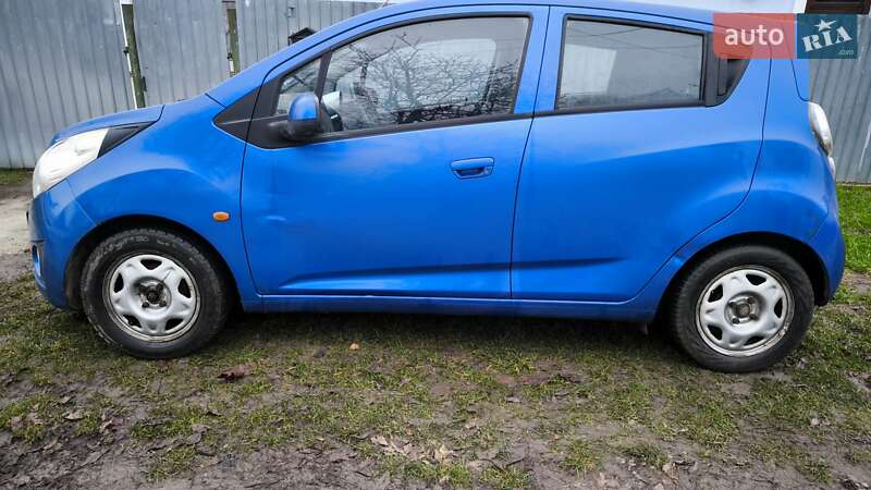 Хэтчбек Chevrolet Spark 2011 в Каменец-Подольском