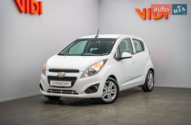 Хетчбек Chevrolet Spark 2014 в Києві