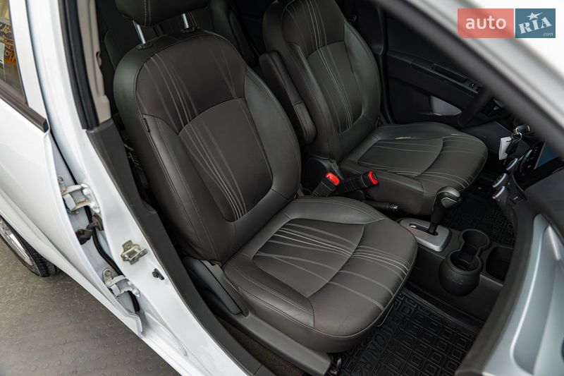 Хэтчбек Chevrolet Spark 2014 в Киеве