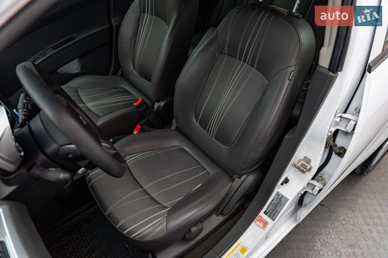 Хэтчбек Chevrolet Spark 2014 в Киеве