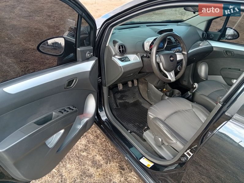 Хэтчбек Chevrolet Spark 2013 в Погребах