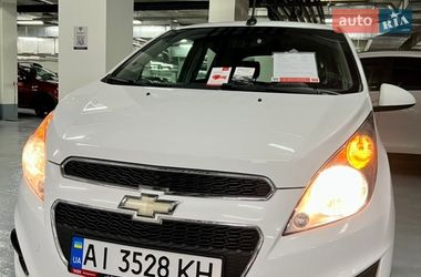 Хетчбек Chevrolet Spark 2014 в Києві