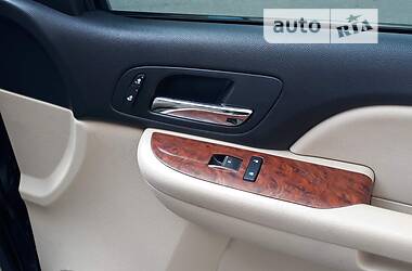 Позашляховик / Кросовер Chevrolet Suburban 2007 в 