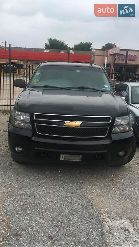 Позашляховик / Кросовер Chevrolet Suburban 2012 в Одесі