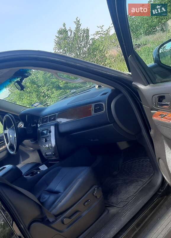 Позашляховик / Кросовер Chevrolet Suburban 2012 в Одесі