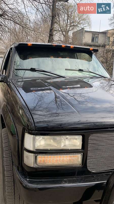 Позашляховик / Кросовер Chevrolet Suburban 1996 в Покровську