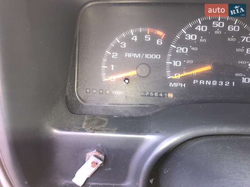 Позашляховик / Кросовер Chevrolet Suburban 1996 в Покровську