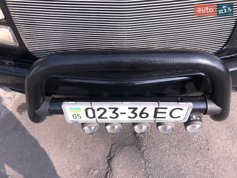 Позашляховик / Кросовер Chevrolet Suburban 1996 в Покровську
