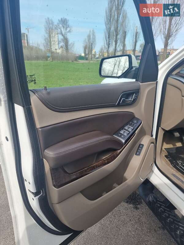 Внедорожник / Кроссовер Chevrolet Suburban 2017 в Киеве фото 36 Внедорожник / Кроссовер Chevrolet Suburban 2017 в Киеве