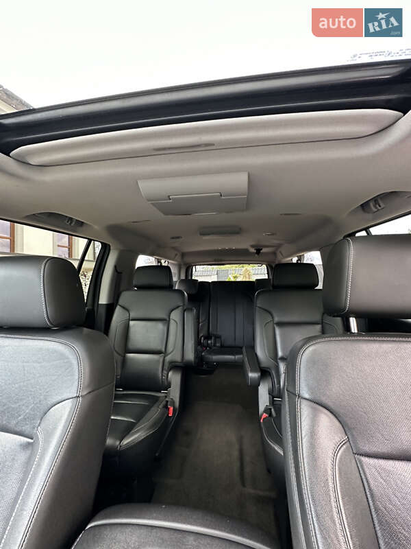 Внедорожник / Кроссовер Chevrolet Suburban 2015 в Калуше