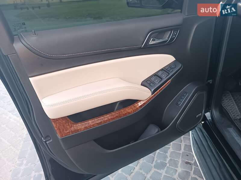 Позашляховик / Кросовер Chevrolet Suburban 2015 в Львові