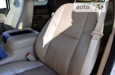 Внедорожник / Кроссовер Chevrolet Suburban 2013 в Киеве