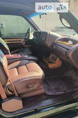 Позашляховик / Кросовер Chevrolet Suburban 1995 в 
