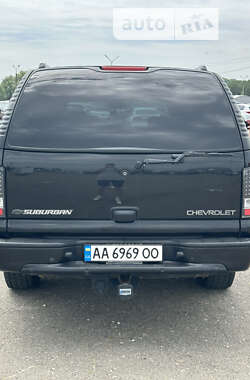 Позашляховик / Кросовер Chevrolet Suburban 2006 в Києві