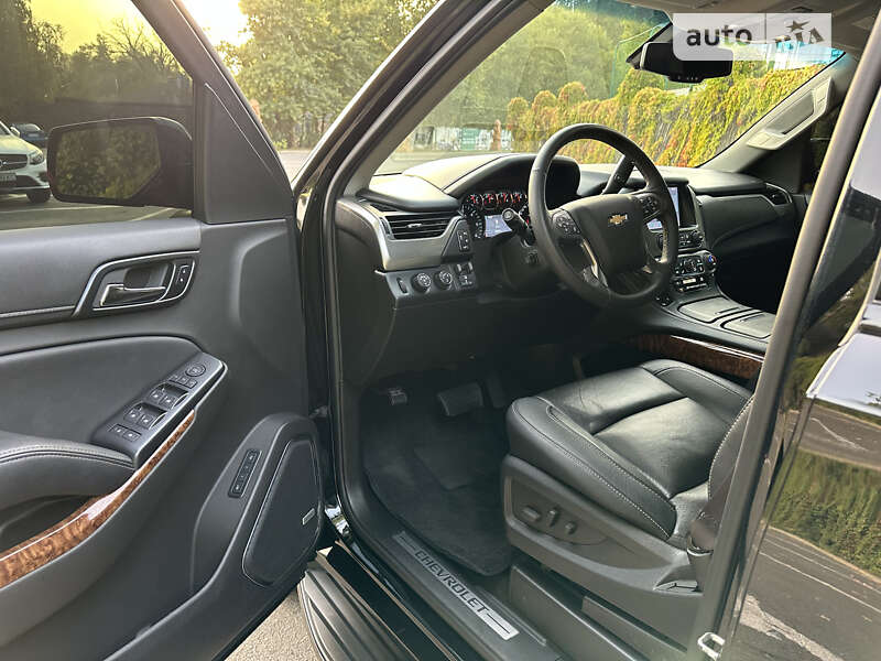 Позашляховик / Кросовер Chevrolet Suburban 2014 в Дніпрі