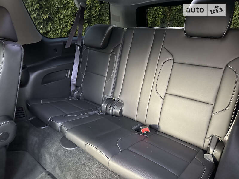 Позашляховик / Кросовер Chevrolet Suburban 2014 в Дніпрі