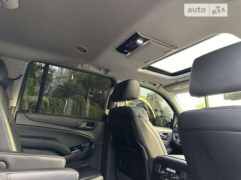 Позашляховик / Кросовер Chevrolet Suburban 2014 в Дніпрі