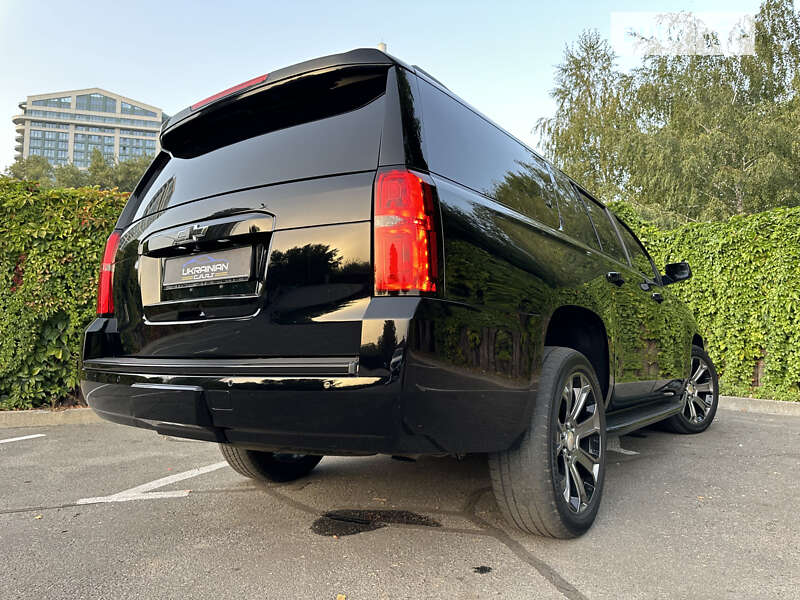 Позашляховик / Кросовер Chevrolet Suburban 2014 в Дніпрі