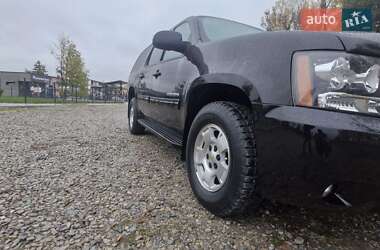 Позашляховик / Кросовер Chevrolet Suburban 2013 в 