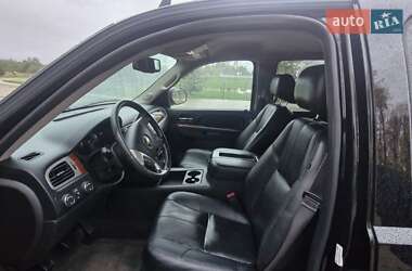 Позашляховик / Кросовер Chevrolet Suburban 2013 в 