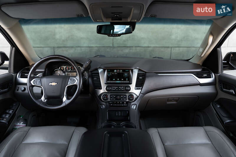 Позашляховик / Кросовер Chevrolet Suburban 2015 в Києві