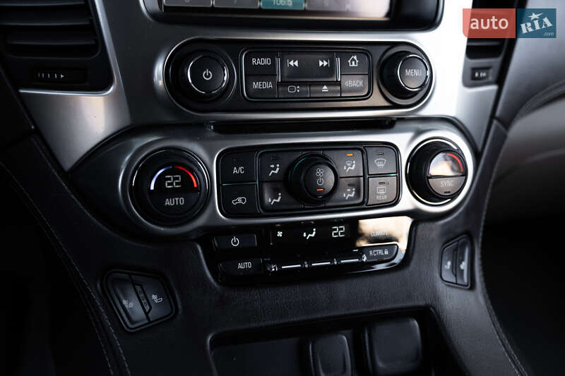 Позашляховик / Кросовер Chevrolet Suburban 2015 в Києві