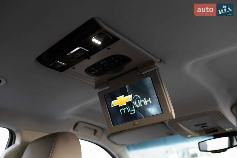 Позашляховик / Кросовер Chevrolet Suburban 2015 в Києві