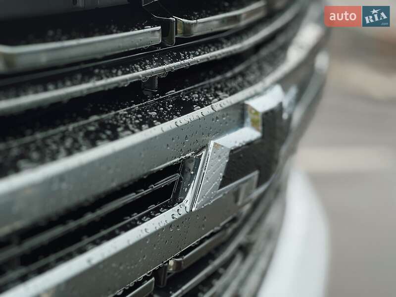 Позашляховик / Кросовер Chevrolet Suburban 2022 в Києві