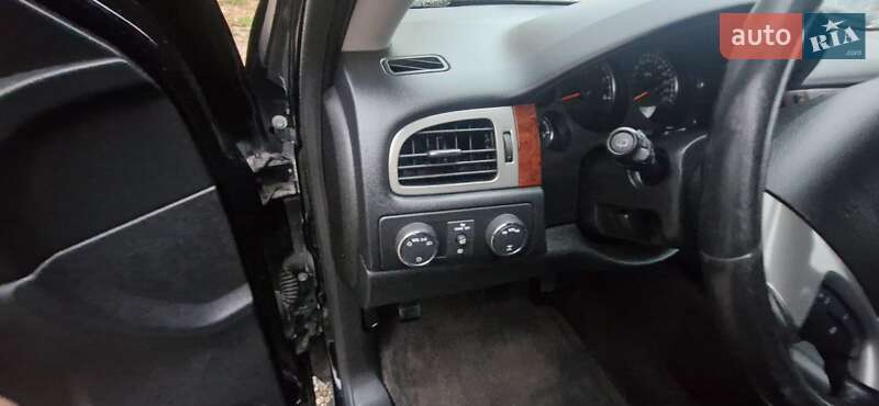 Позашляховик / Кросовер Chevrolet Suburban 2013 в Богородчанах