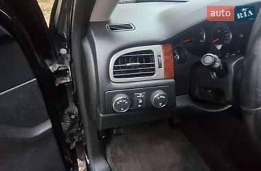 Позашляховик / Кросовер Chevrolet Suburban 2013 в 