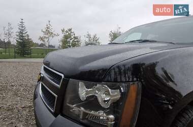 Позашляховик / Кросовер Chevrolet Suburban 2013 в 