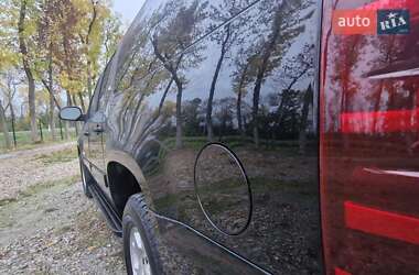 Позашляховик / Кросовер Chevrolet Suburban 2013 в 