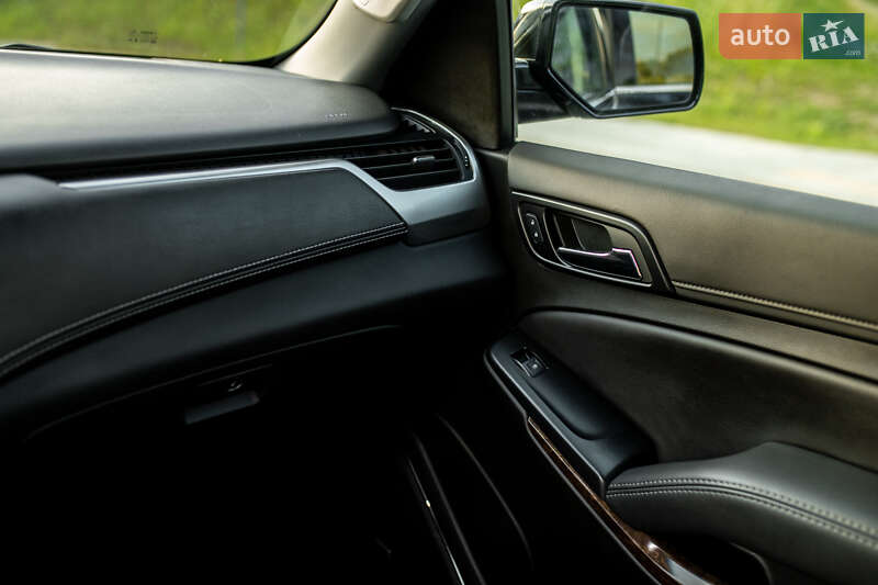 Позашляховик / Кросовер Chevrolet Suburban 2018 в Києві