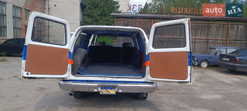 Позашляховик / Кросовер Chevrolet Suburban 1985 в Львові