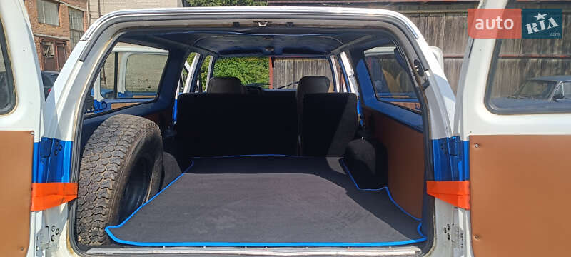 Позашляховик / Кросовер Chevrolet Suburban 1985 в Львові