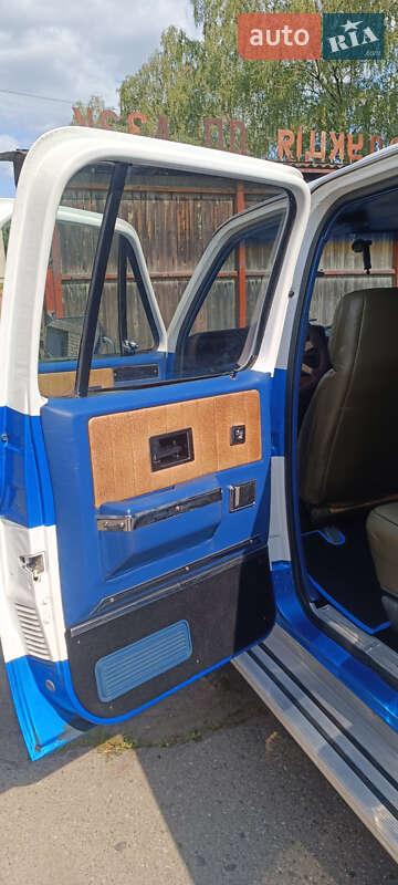 Позашляховик / Кросовер Chevrolet Suburban 1985 в Львові