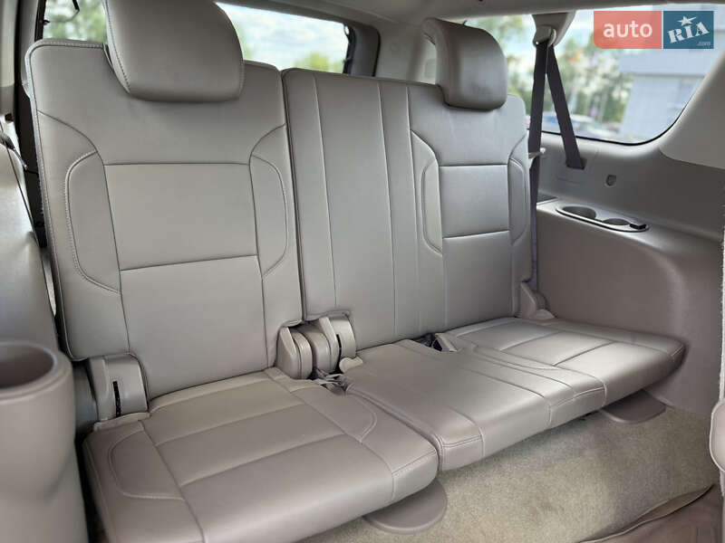 Внедорожник / Кроссовер Chevrolet Suburban 2017 в Киеве фото 19 Внедорожник / Кроссовер Chevrolet Suburban 2017 в Киеве