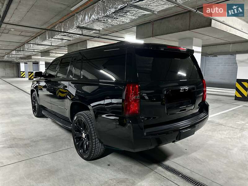 Внедорожник / Кроссовер Chevrolet Suburban 2014 в Днепре
