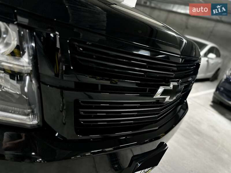 Внедорожник / Кроссовер Chevrolet Suburban 2014 в Днепре