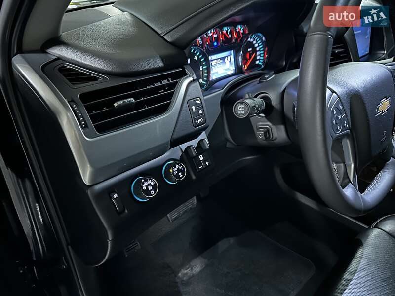 Внедорожник / Кроссовер Chevrolet Suburban 2014 в Днепре