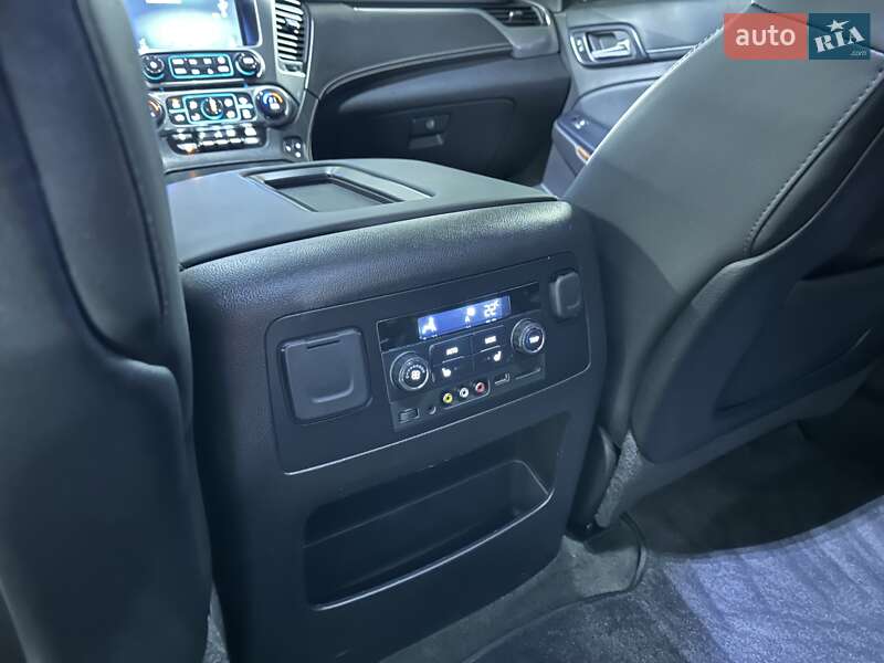 Внедорожник / Кроссовер Chevrolet Suburban 2014 в Днепре