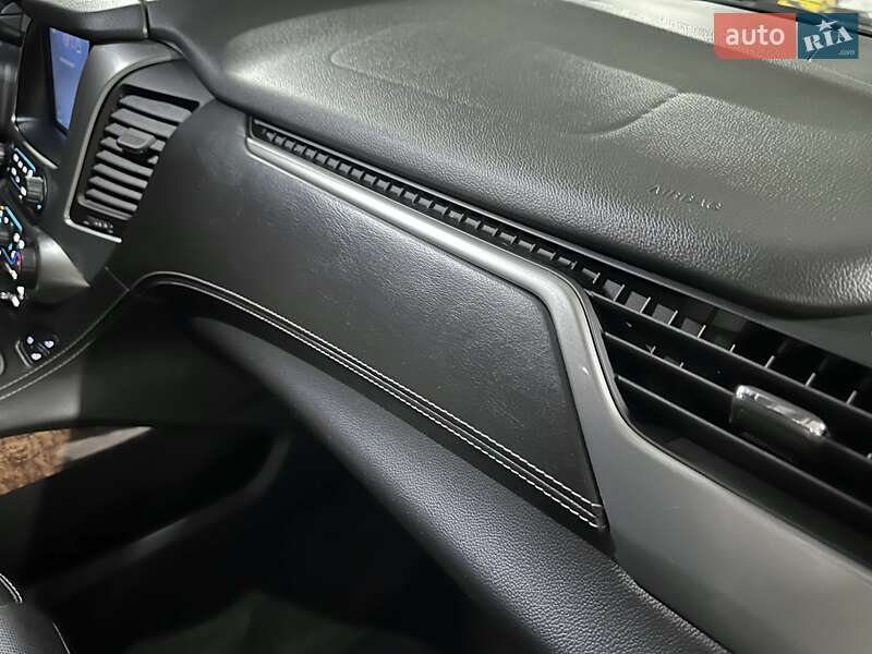 Внедорожник / Кроссовер Chevrolet Suburban 2014 в Днепре