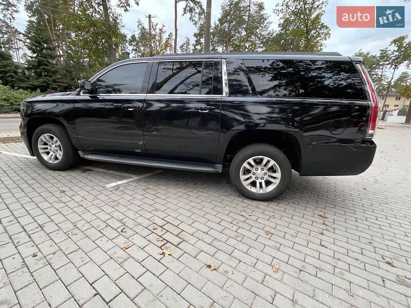 Внедорожник / Кроссовер Chevrolet Suburban 2015 в Буче