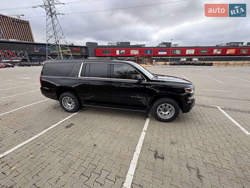 Внедорожник / Кроссовер Chevrolet Suburban 2016 в Киеве фото 2 Внедорожник / Кроссовер Chevrolet Suburban 2016 в Киеве