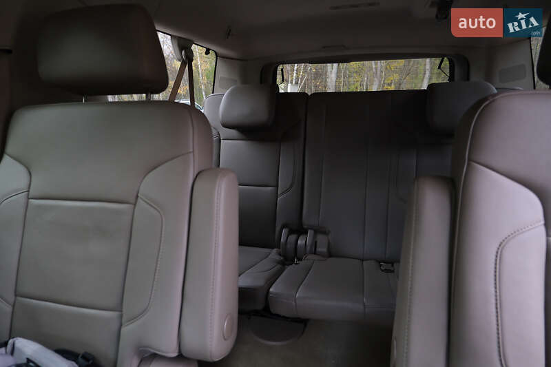 Позашляховик / Кросовер Chevrolet Suburban 2016 в Хмельницькому