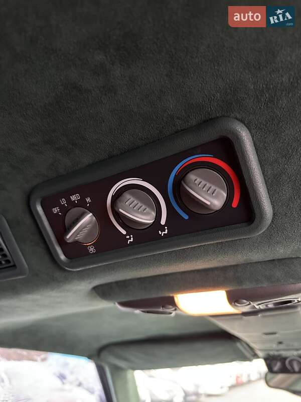 Внедорожник / Кроссовер Chevrolet Suburban 1997 в Белогородке